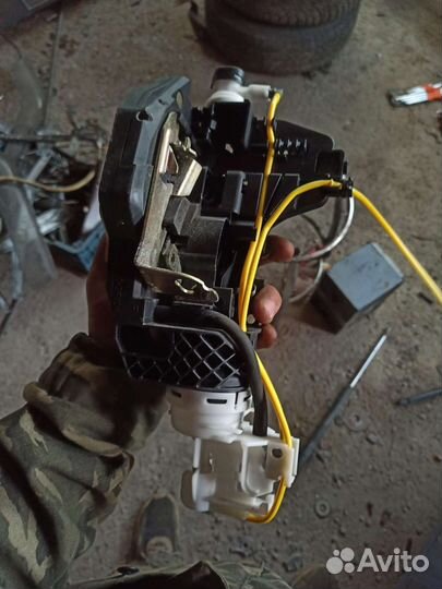 Замок задней правой двери mercedes w220 рест long