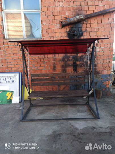 Качели садовые с крышей