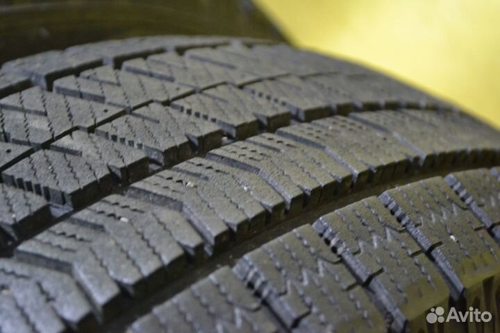 Bridgestone Blizzak VRX2 205/60 R16