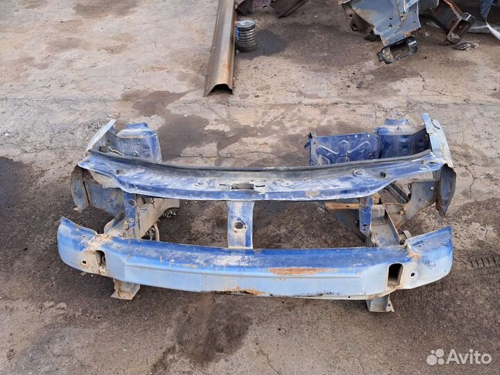 Передняя часть кузова Renault Logan 1