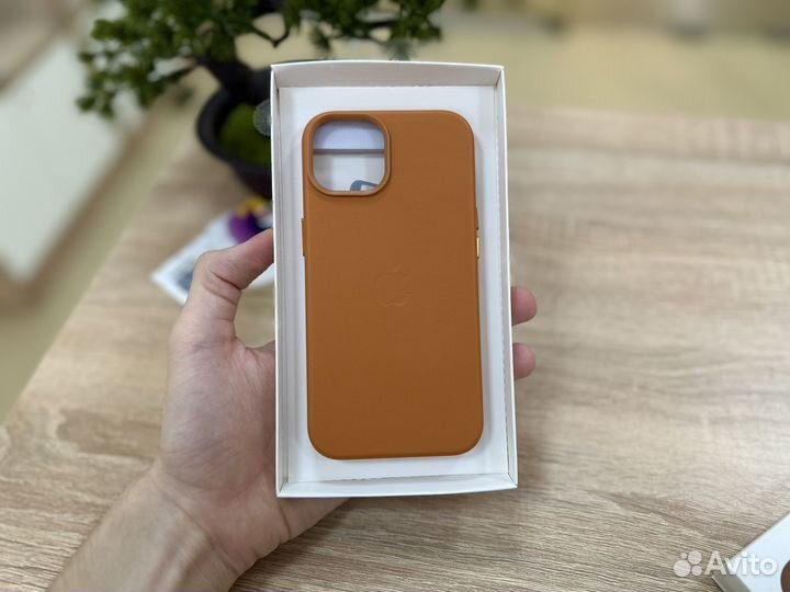 Чехлы кожа на iPhone 14 с MagSafe