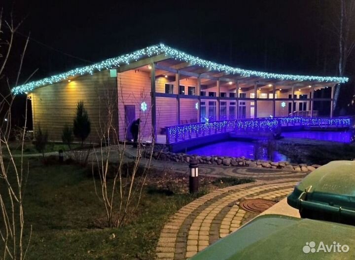 Украшение домов гирляндами, подсветка дома лентой