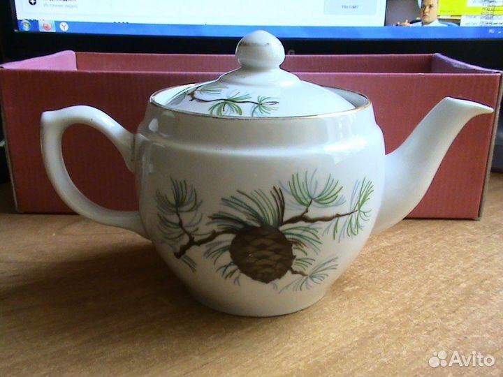 Чайник фарфоровый 70 - е годы