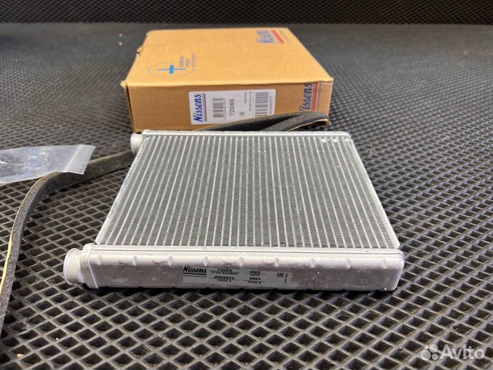 Новый радиатор оригинал из Европы Nissens 72065
