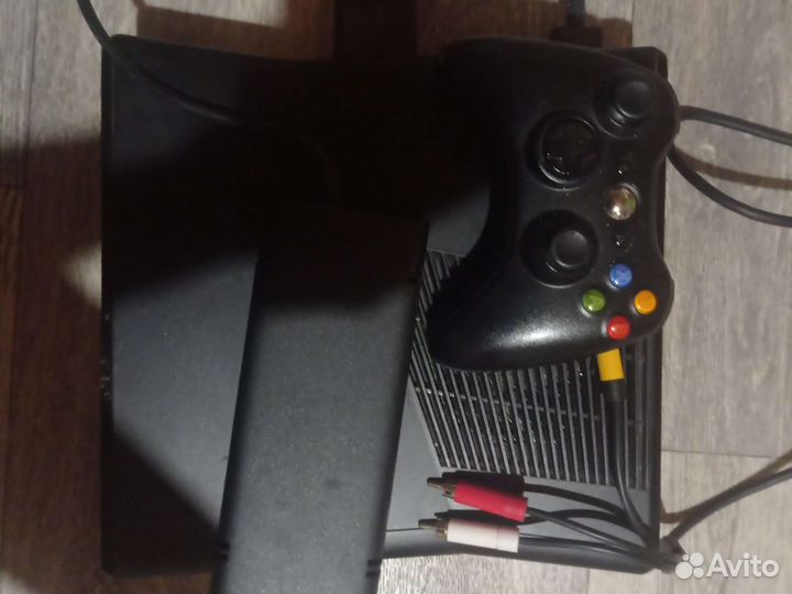 Xbox 360 с дисками
