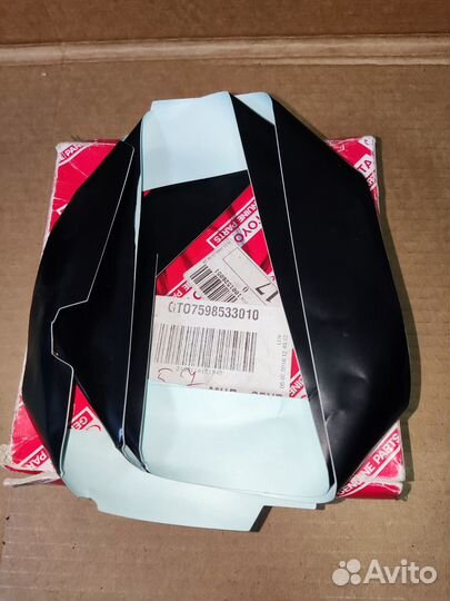 Наклейка передней двери правой Toyota Camry 40