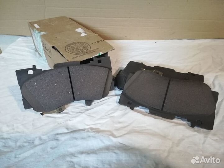 Колодки тормозные передние (4 поршня) Ford Mustang