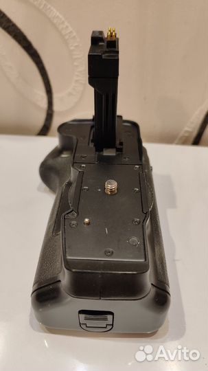 Батарейный блок Canon BG-E8