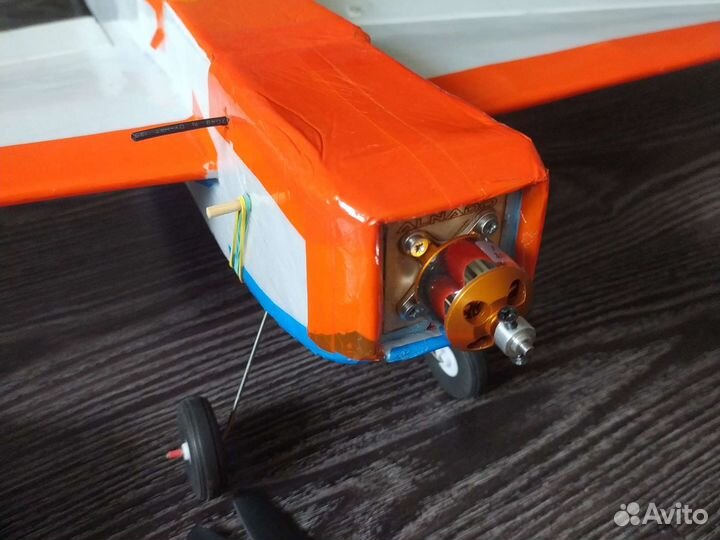 Новый радиоуправляемый пилотажный самолет Sbach342