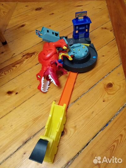 Трек Хот Вилс Разбушевавшийся Ти Рекс