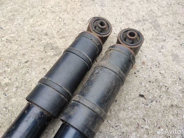 Амортизаторы задние на Opel Astra H