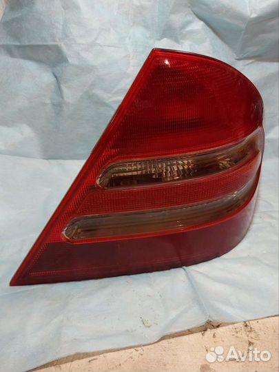 Задний правый фонарь mercedes w 203