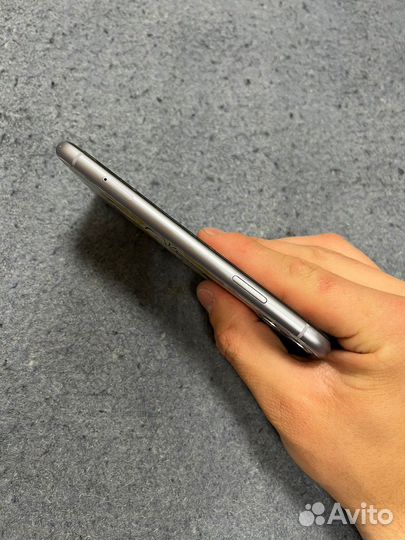 Телефон iPhone 11