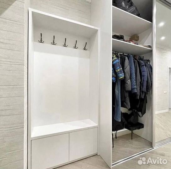 Зеркальный шкаф купе в прихожую под зака