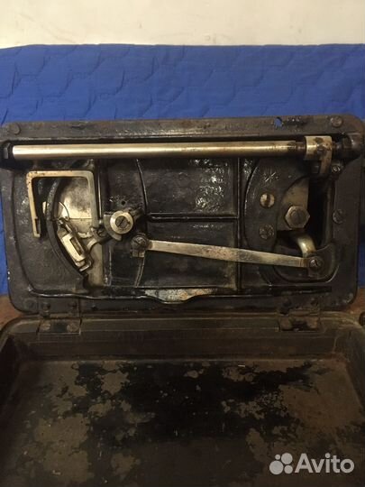 Швейная машина 