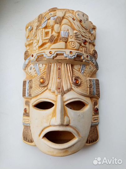 Маска настенная