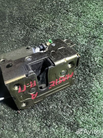 Замок двери передний правый Renault Master