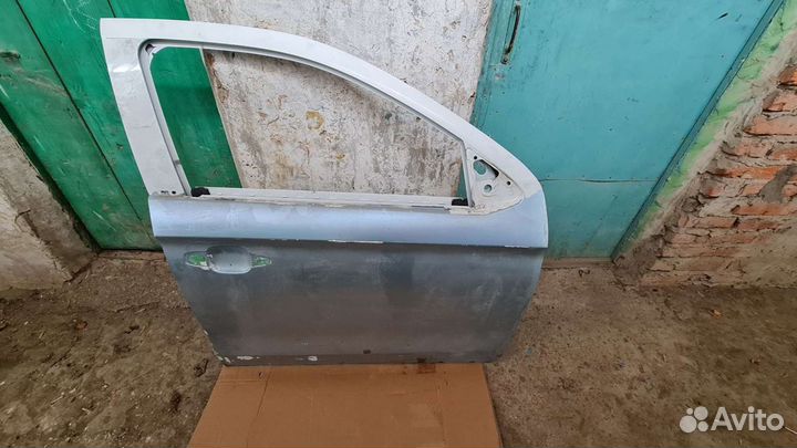 Дверь передняя правая Peugeot 301