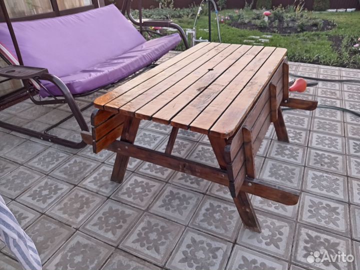 Стол деревянный садовый