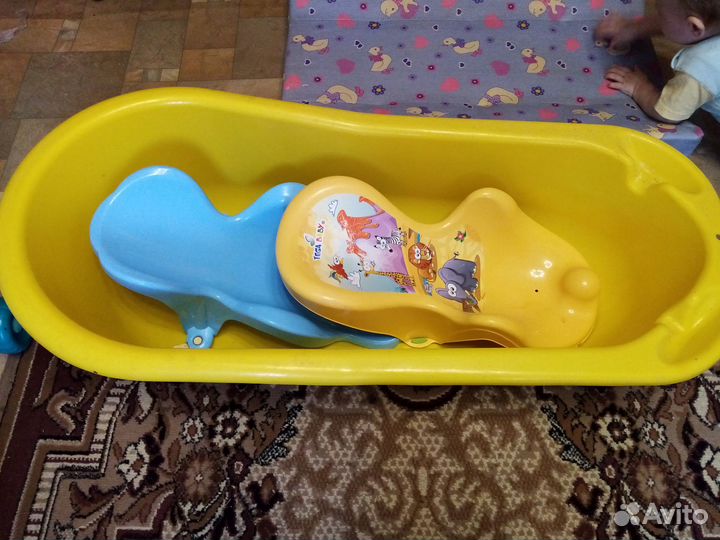 Ванночка для купания с горкой и пеленальная доска