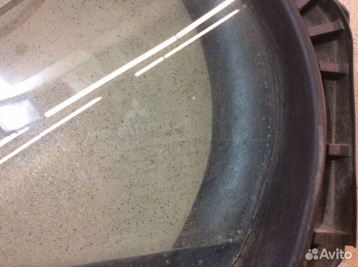 Стекло двери задней правой (форточка) заднее