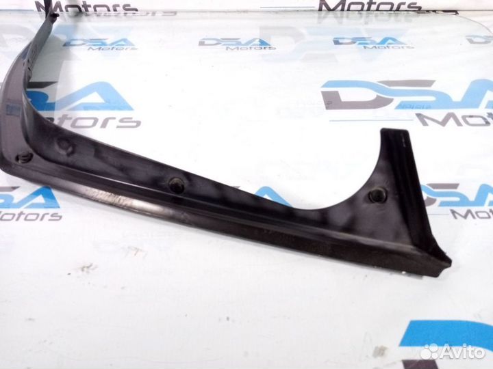 Накладка зад прав. крыло (водосток) Mercedes W204