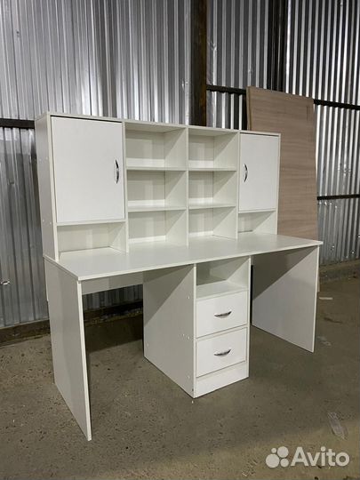 Письменный стол