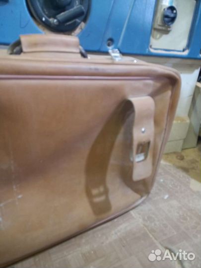 Кожаный чемодан СССР на колесах