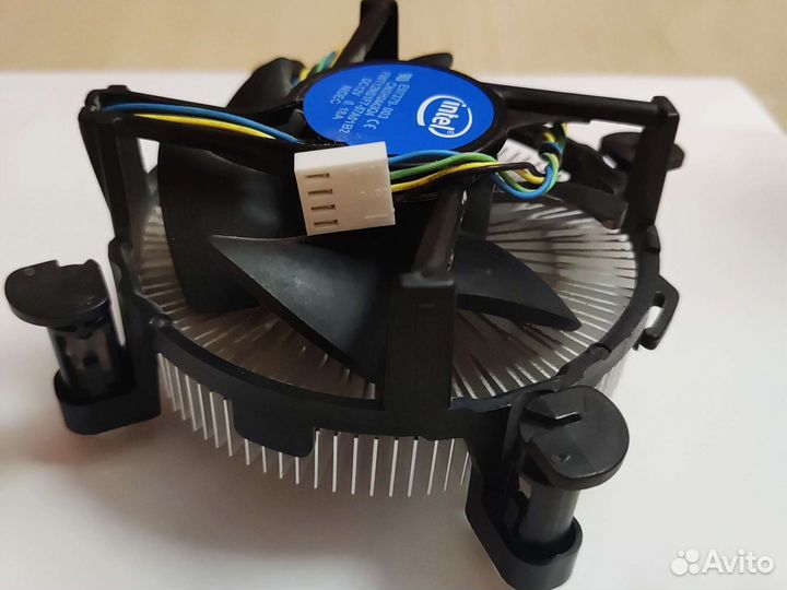 Боксовый кулер Intel