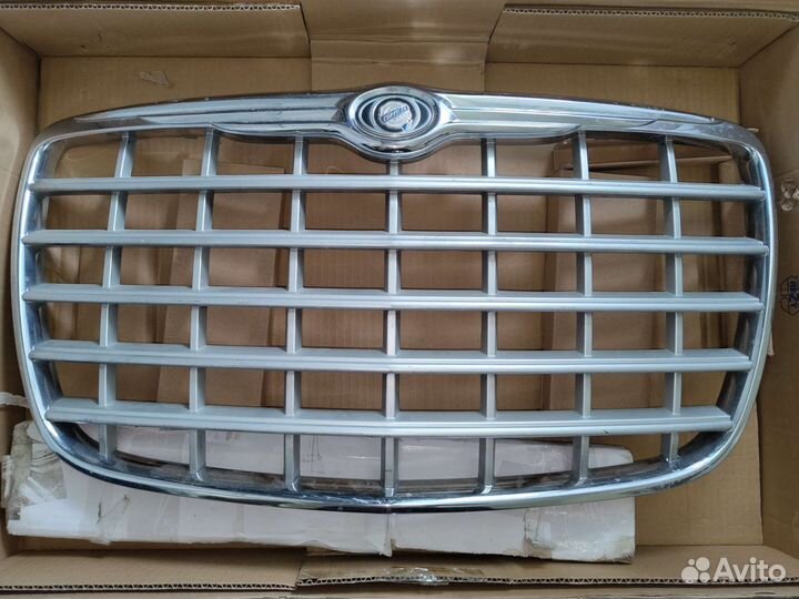Решетка радиатора Chrysler 300c