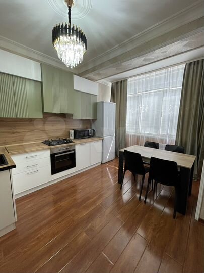 3-к. квартира, 102 м², 3/4 эт.