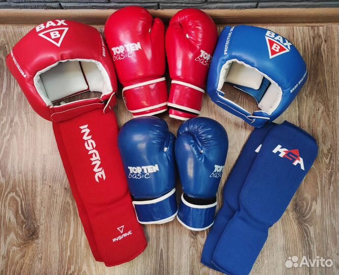 Боксерские перчатки, шлем, защита