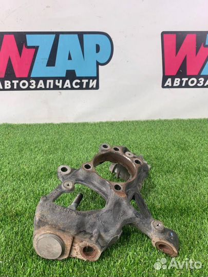 Кулак передний правый Ford Explorer 6 поколение