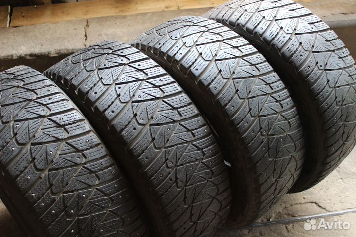 Goodyear Ultragrip 600 215/55 R17 98T