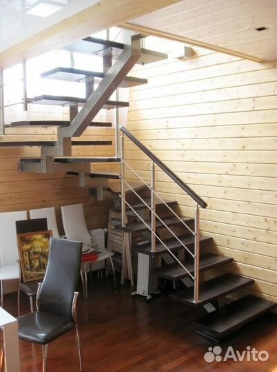 Лестница с площадкой на второй этаж