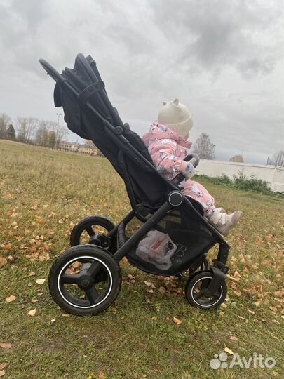 Всесезонная прогулочная коляска(состояние новой)