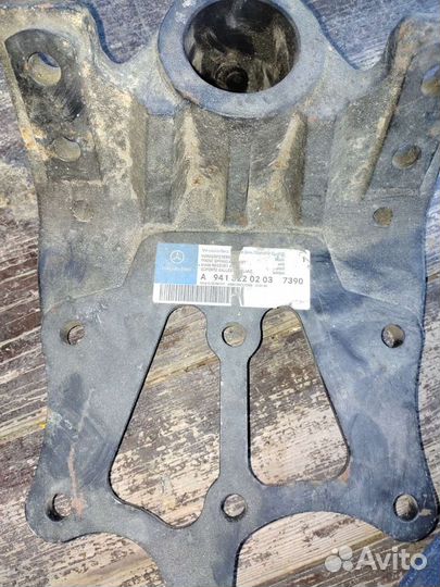 Кронштейн рамы Mercedes A94132202037390