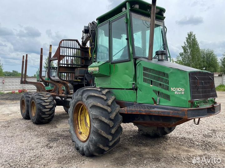 Форвардер John Deere 1010D