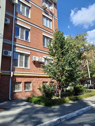 2-к. квартира, 70 м², 1/4 эт.