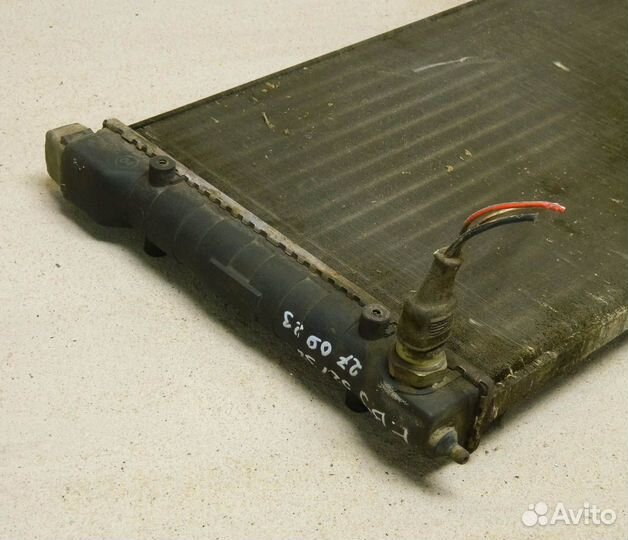 Радиатор охлаждения VW Passat B3 1.8 52x32