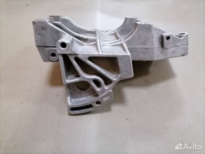 Кронштейн компресс.кондиц.VW Passat B5 1996-2000