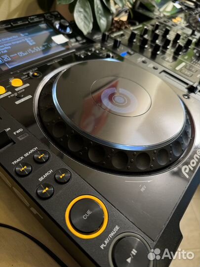 Пара Pioneer CDJ-2000