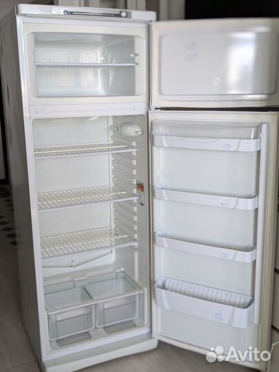 Холодильник бу indesit 167.028 хорошее состояние