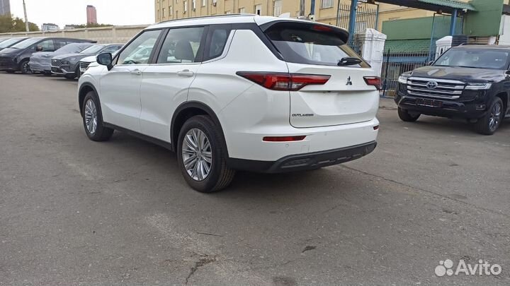 Mitsubishi Outlander 2.5 CVT, 2023