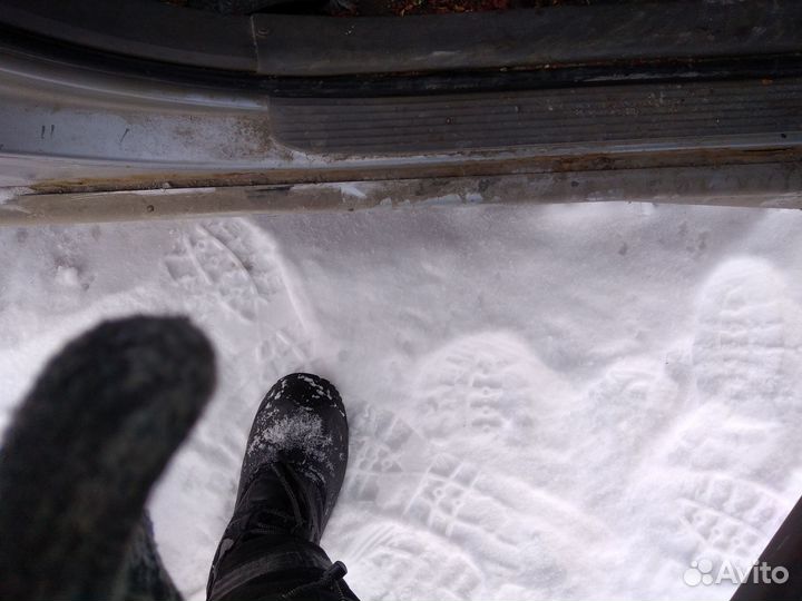 Nissan Tino 1.8 AT, 1999, 240 000 км