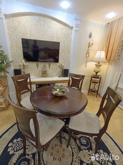 Обеденная зона со стульями