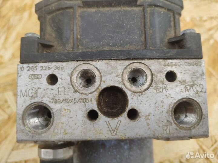 Блок ABS (насос) для Toyota Avensis II 2003-2008