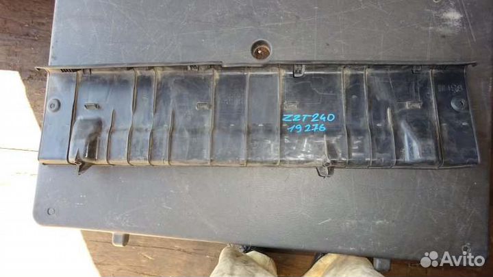 Накладка замка багажника Toyota Allion ZZT240