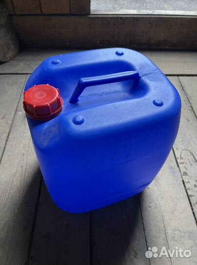 Канистра пластиковая 20 литров. 10 литров