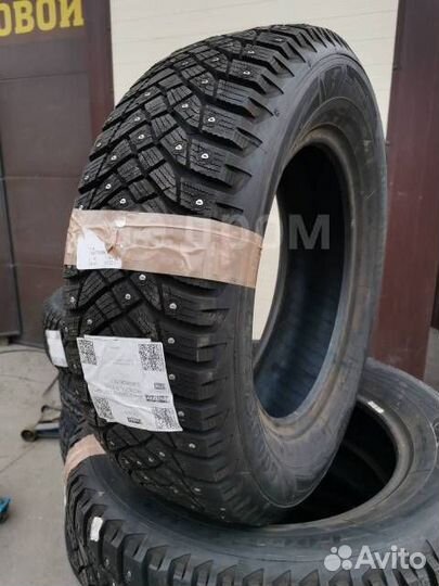 Goodyear Ultragrip 600 215/55 R17